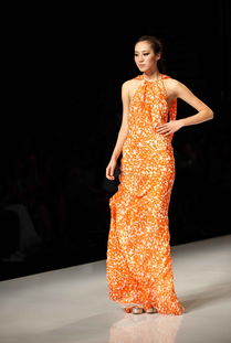 鵬城霓裳，步履生輝——深圳服裝節模特定格時尚新風尚